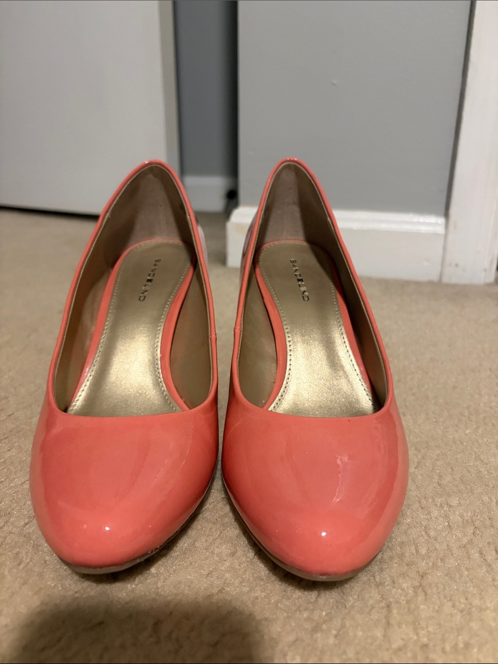 Bandolino Coral-Pink Patent Mid Heel Pumps - Picture 2 of 7
